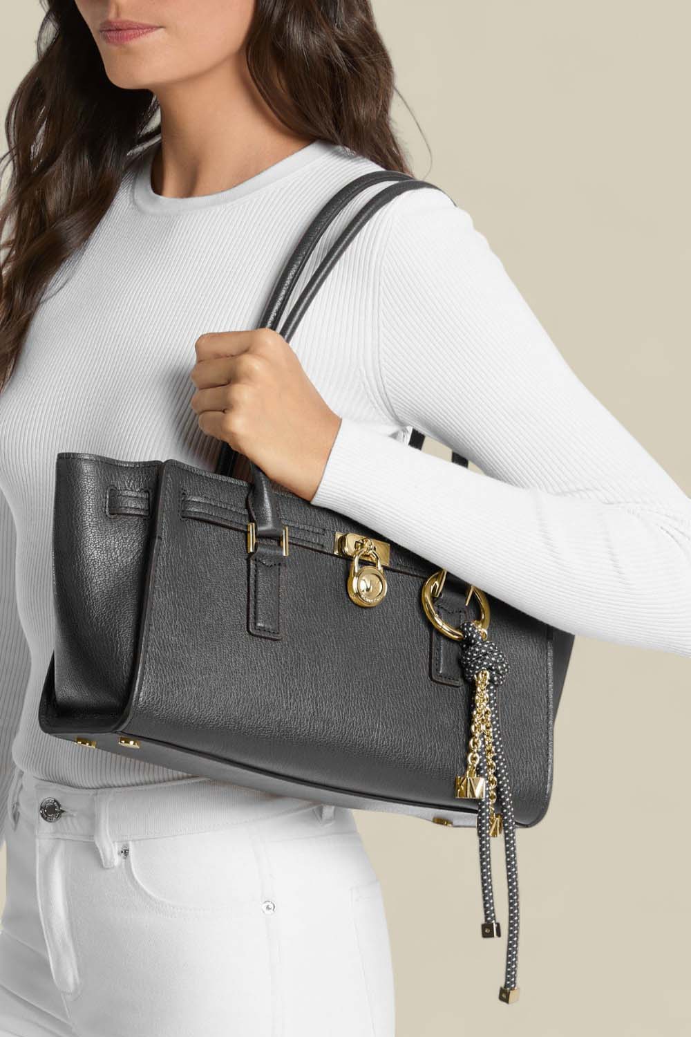 תמונת כל הלוק של תיק כתף המילטון סמול